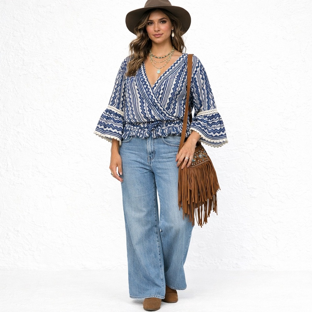 Karma‎ Highway Lightweight Warp Top Beautiful Bell Sleeves One Size Boho